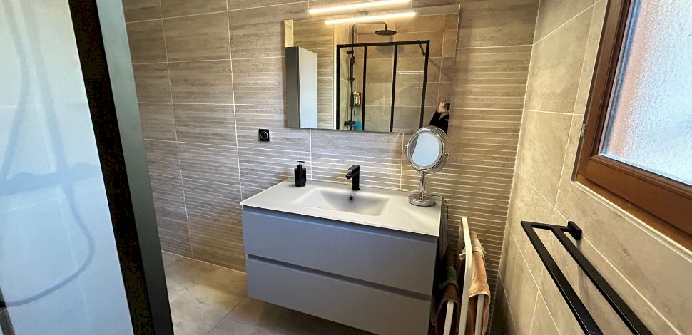 optimisez votre espace avec une rénovation de salle de bain de 2,7 m². idées d'aménagement, astuces déco et conseils pour transformer une petite salle de bain en un lieu fonctionnel et moderne.
