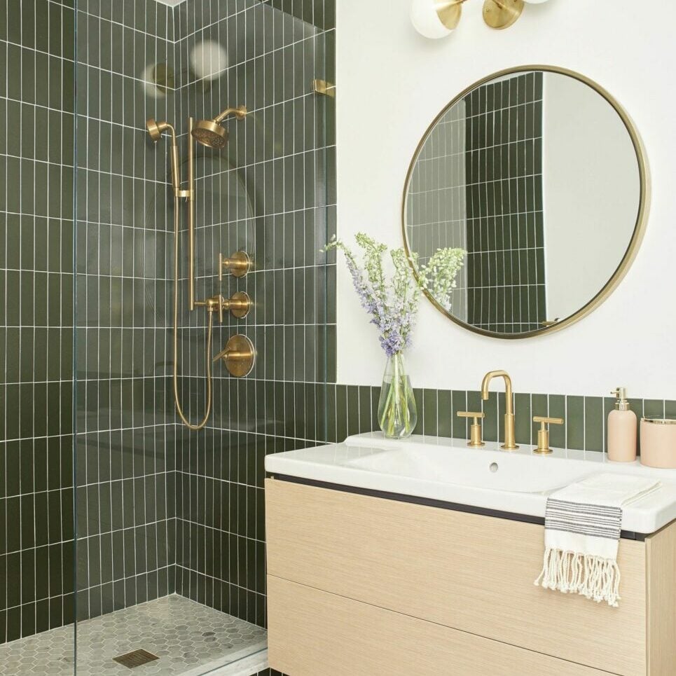 découvrez nos conseils et inspirations pour une rénovation de salle de bain chic : idées design, astuces déco, choix des matériaux et tendances actuelles pour transformer votre espace en un lieu élégant et fonctionnel.