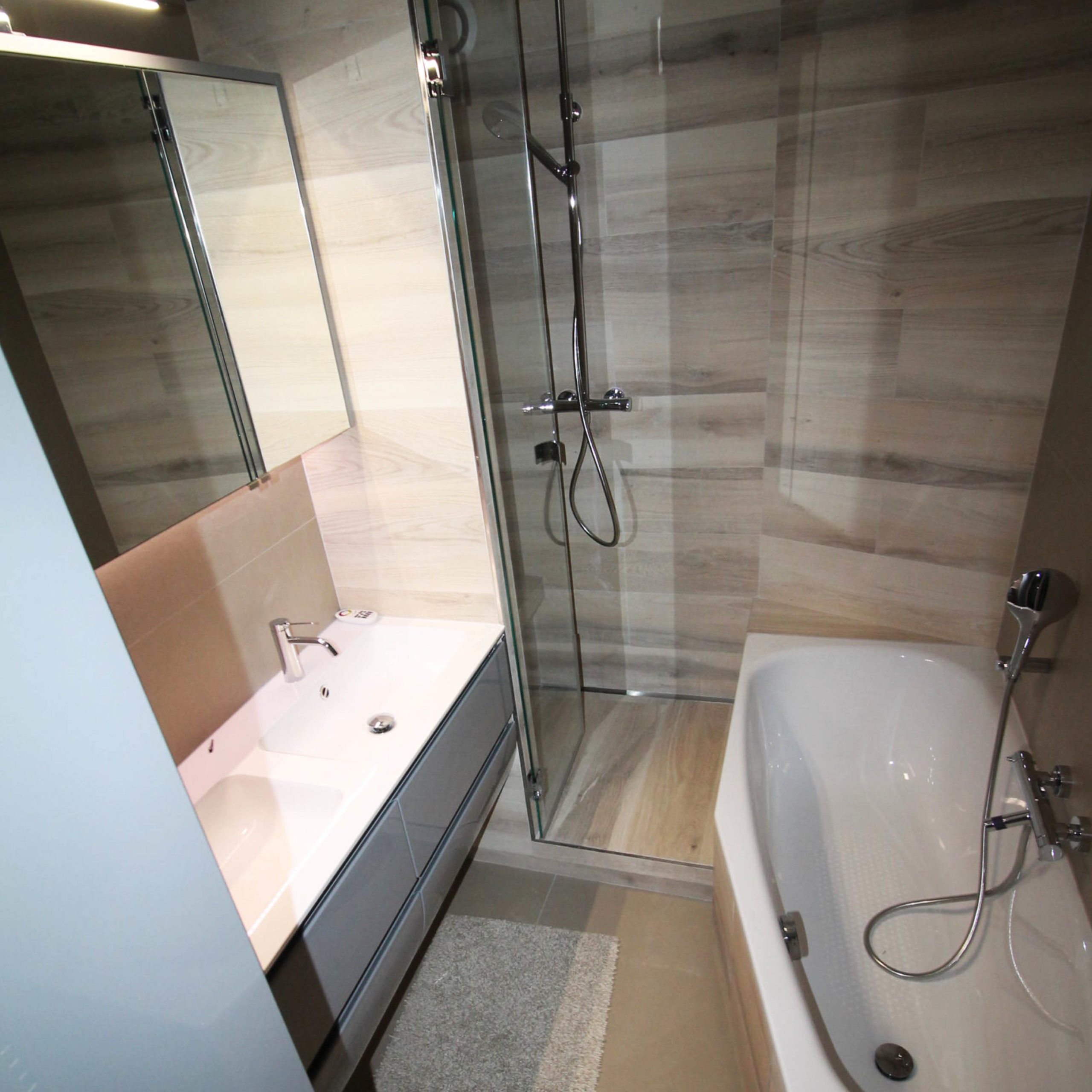 confiez la rénovation de votre salle de bain à paris à des experts. design moderne, matériaux de qualité et accompagnement sur-mesure pour transformer votre espace selon vos envies.
