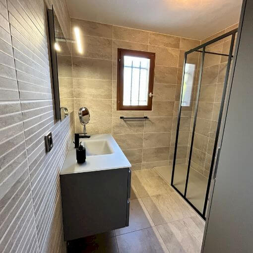 confiez la rénovation de votre salle de bains à des experts ! conseils, astuces et solutions sur mesure pour transformer votre espace en un lieu moderne, fonctionnel et relaxant.