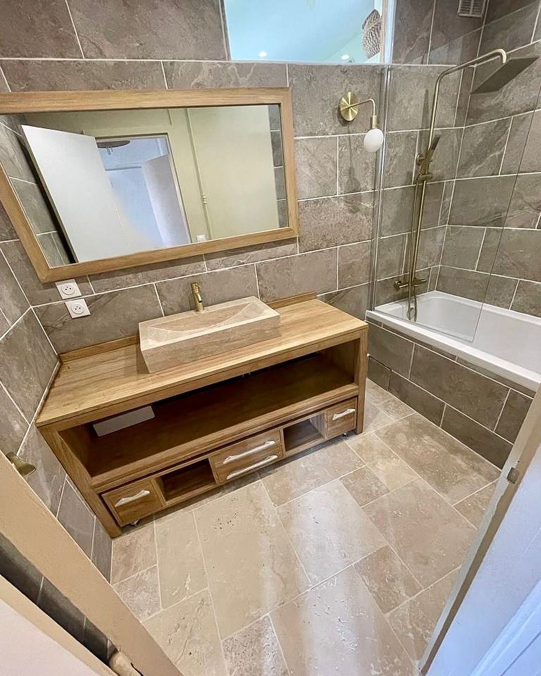 confiez la rénovation de votre salle de bains à paris à des experts. services sur mesure, devis gratuit, conseils personnalisés et réalisations soignées pour transformer votre espace selon vos envies.
