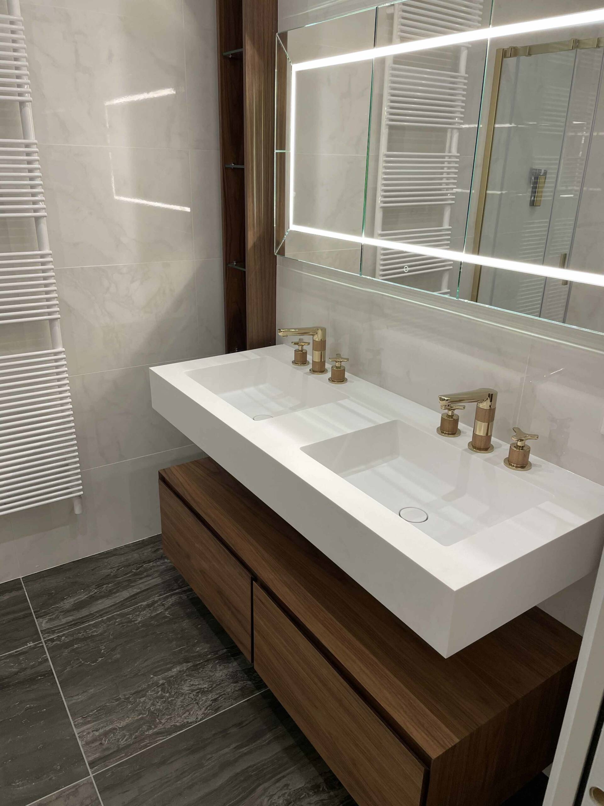 confiez la rénovation de votre salle de bains à paris à des experts. modernisez votre espace avec des solutions sur mesure, des matériaux de qualité et un accompagnement professionnel. devis gratuit et rapide.