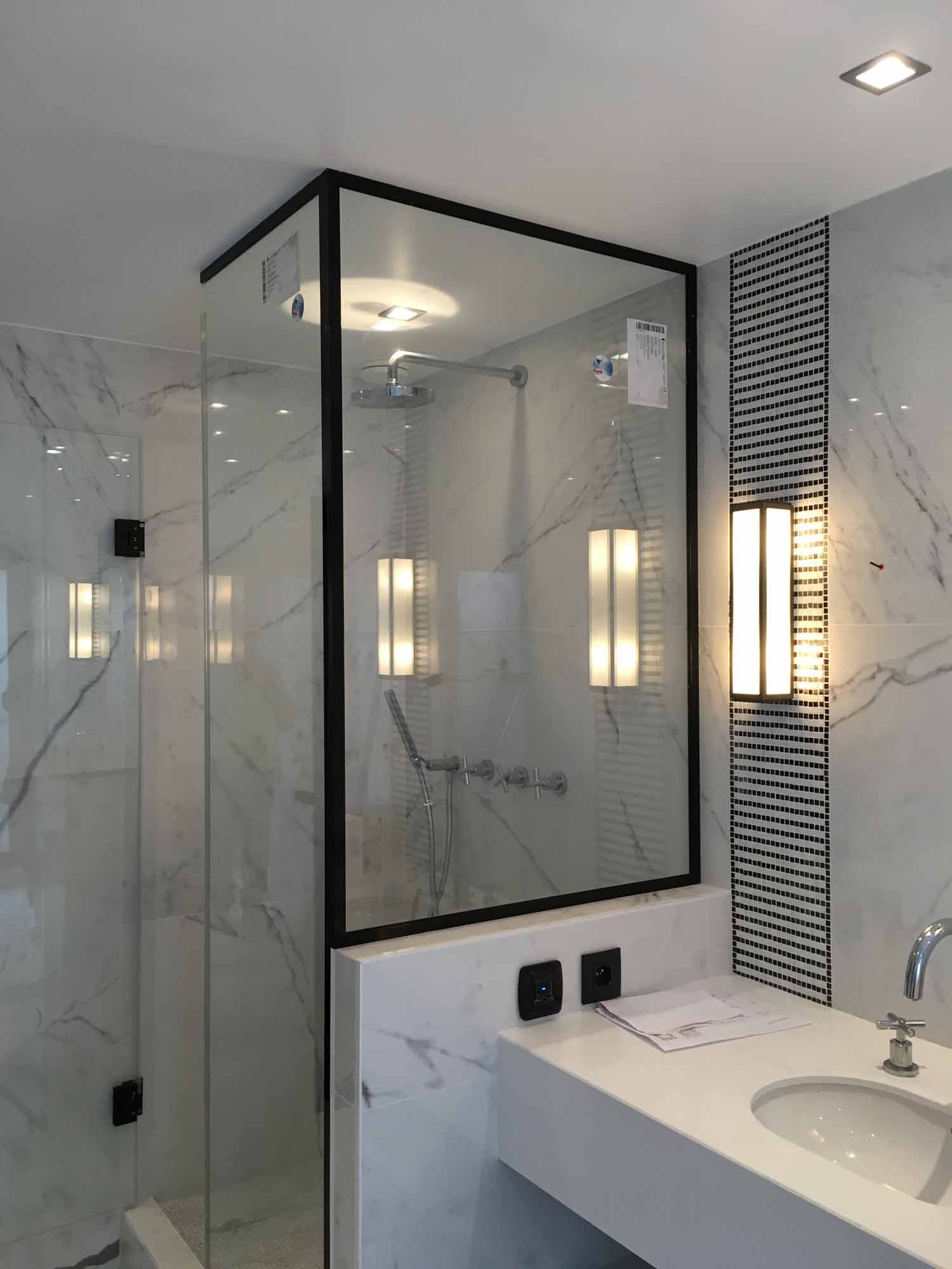transformez votre salle de bain à paris avec des solutions de rénovation sur mesure. bénéficiez de conseils d'experts, d'un accompagnement personnalisé et de réalisations modernes pour valoriser votre intérieur et améliorer votre confort.