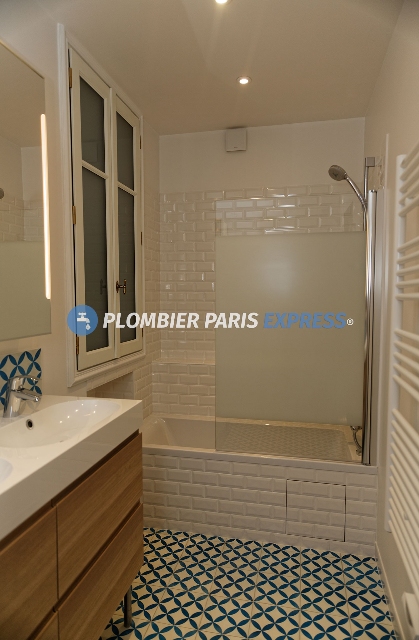 transformez votre salle de bain à paris grâce à nos services de rénovation sur mesure. obtenez un espace moderne, fonctionnel et élégant adapté à vos besoins et à votre budget.