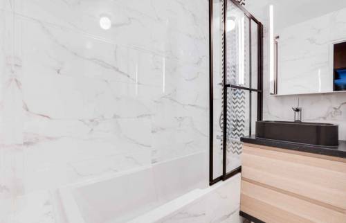 découvrez nos solutions sur mesure pour la rénovation et l’aménagement de salle de bain à clamart : designs modernes, matériaux de qualité et accompagnement personnalisé pour créer l’espace bien-être dont vous rêvez.