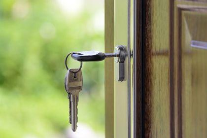 besoin d'un serrurier en urgence à garches ? intervention rapide 24h/24 pour ouverture de porte, changement de serrure et sécurisation de votre logement. devis gratuit.