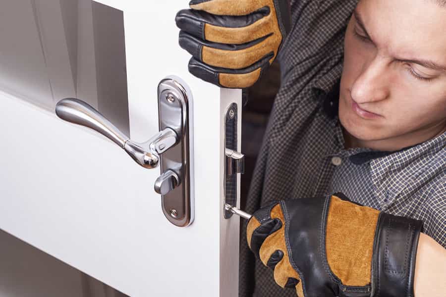 besoin d’un serrurier en urgence à ville-d’avray ? intervention rapide 24h/24 et 7j/7 pour ouverture de porte, dépannage, réparation de serrure ou installation. devis gratuit et professionnel qualifié à votre service.