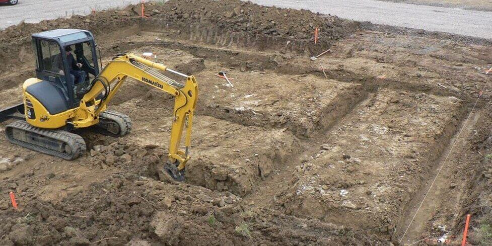 découvrez les tarifs de terrassement au m² : prix moyens, facteurs d'évaluation et conseils pour estimer le coût de vos travaux de préparation de terrain.