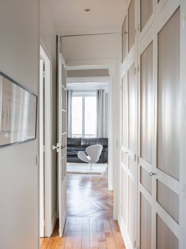 découvrez comment sublimer un appartement parisien en 2025 avec des astuces de transformation modernes, des idées de décoration élégantes et des conseils d'aménagement adaptés à l'art de vivre à paris.
