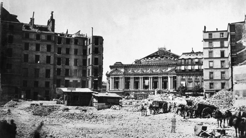 découvrez comment la transformation urbaine de paris sous haussmann a façonné la capitale avec ses grands boulevards, ses bâtiments emblématiques et son architecture unique, symbole du paris moderne.