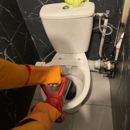 besoin d'une intervention rapide pour un dégorgement de wc à larchant ? nos experts interviennent en urgence 7j/7 pour déboucher vos toilettes efficacement. service rapide et professionnel assuré.