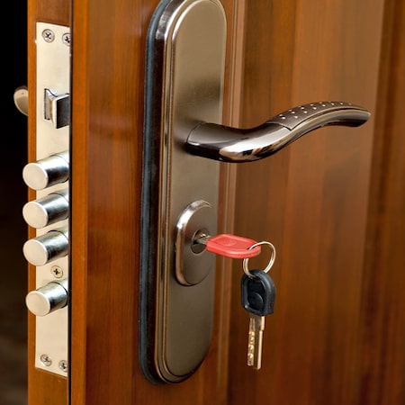 besoin d'une intervention rapide pour votre serrure à châtenay ? serrurier d'urgence disponible 24h/24 pour ouverture de porte, réparation et remplacement de serrure. service fiable et professionnel.
