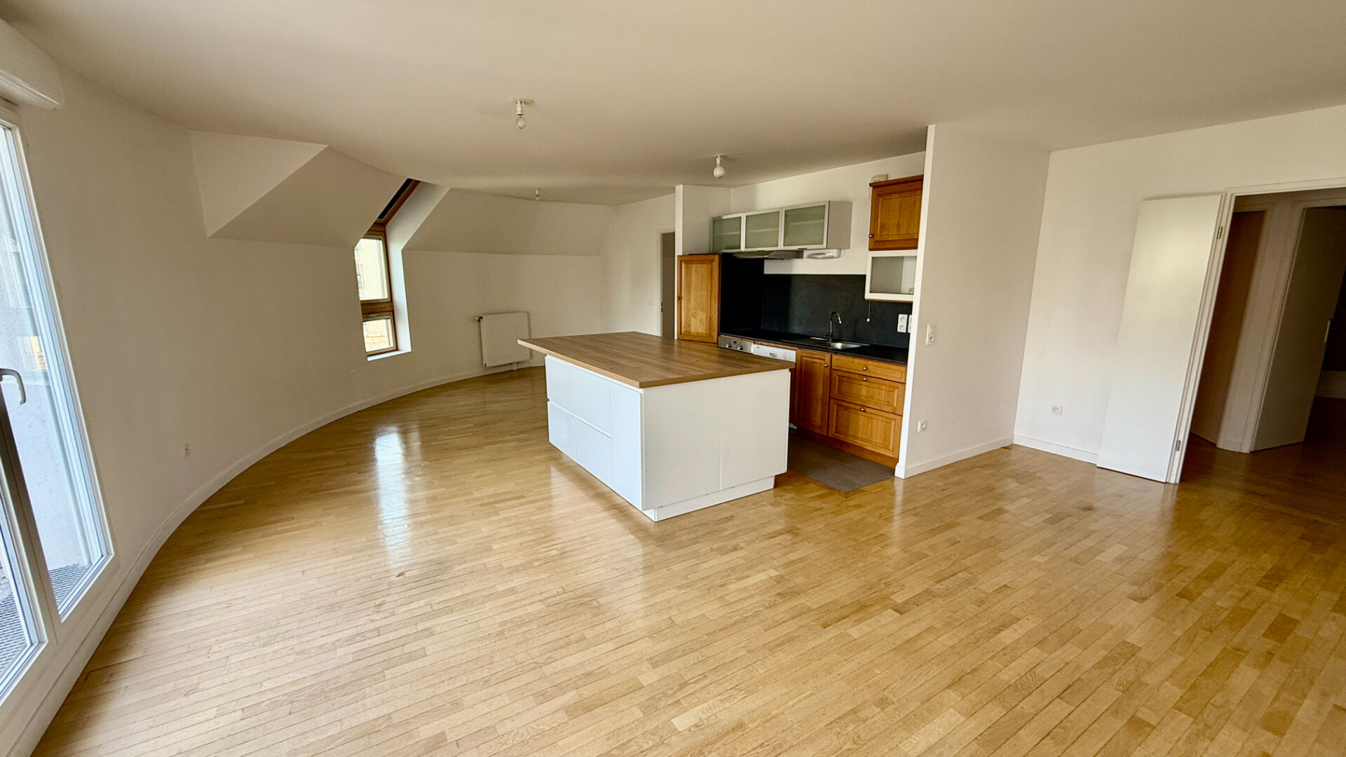 découvrez nos conseils et astuces pour valoriser votre appartement à nanterre : travaux, décoration, estimation et mise en valeur de votre bien pour une vente ou une location réussie.