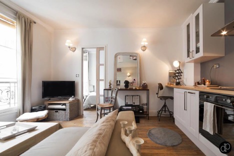 découvrez nos meilleures astuces pour agrandir visuellement votre salon et optimiser l’espace, grâce à des conseils déco simples et efficaces.