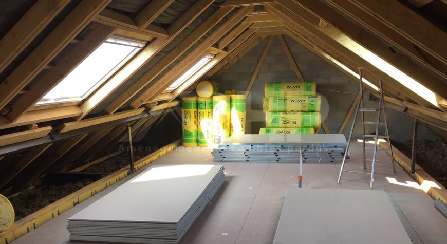 transformez vos combles en espace de vie confortable ! découvrez nos conseils et astuces pour réussir l’aménagement de vos combles : isolation, éclairage, optimisation de l’espace et choix des matériaux.