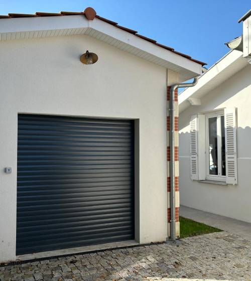 découvrez le coût de construction ou de rénovation d'un garage : estimation des prix, facteurs influents et conseils pour un projet réussi.