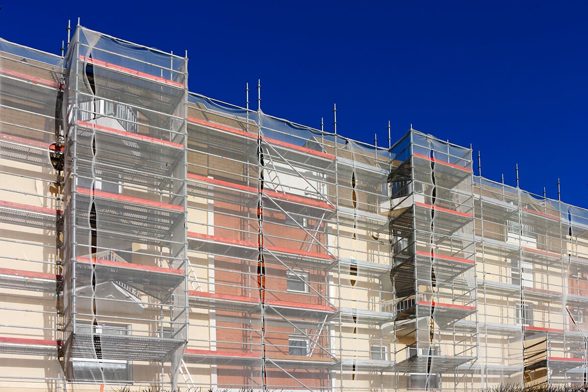 découvrez le coût du ravalement de façade pour votre maison : prix moyens, facteurs influençant le tarif, et conseils pour bien préparer votre projet de rénovation.