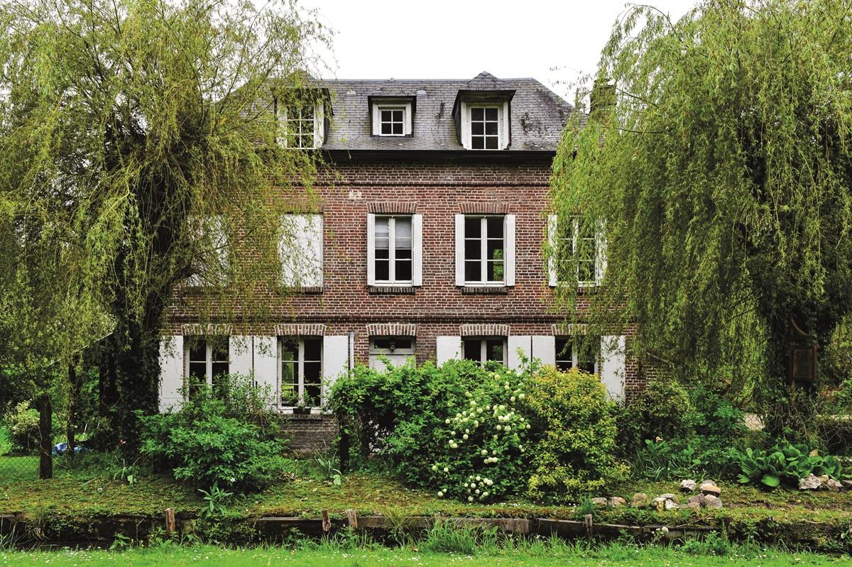 découvrez le coût de rénovation d'une ferme ancienne et obtenez des conseils pour bien planifier vos travaux de restauration.