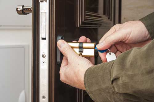 service rapide et fiable de dépannage serrurerie à bagneux. intervention 24h/24 pour tous vos besoins en ouverture de porte, réparation et remplacement de serrure.