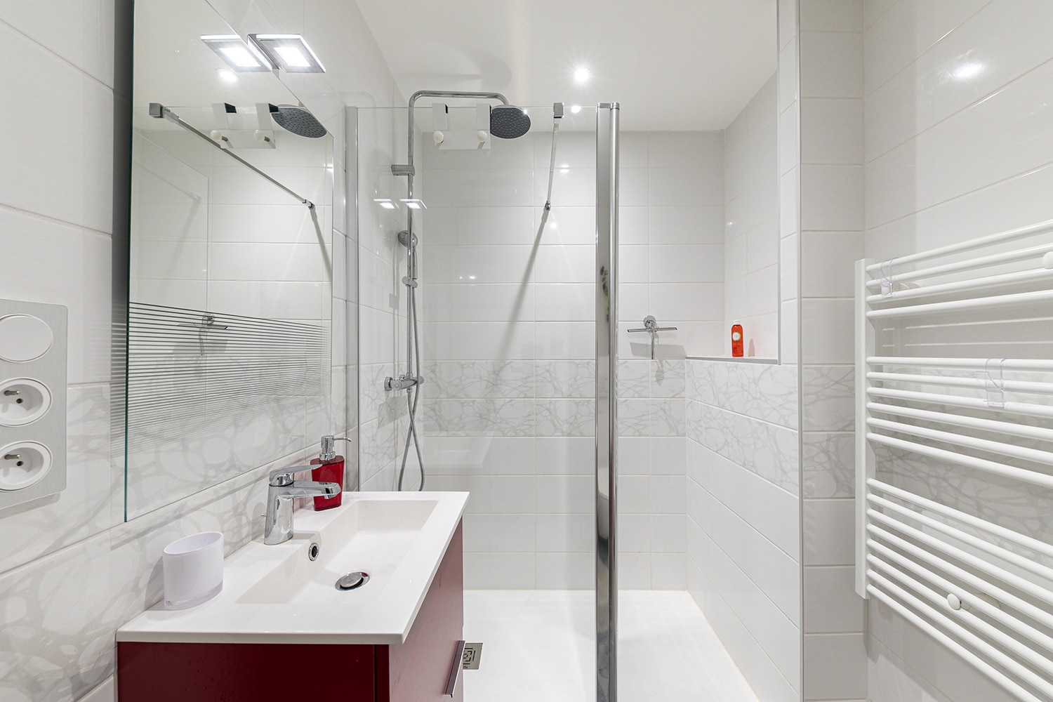 obtenez rapidement un devis personnalisé pour la rénovation de votre salle de bain. comparez les prix, trouvez des artisans qualifiés et réalisez votre projet au meilleur coût.