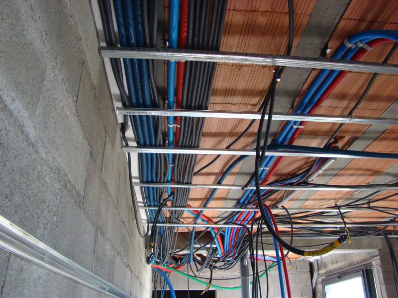 découvrez tout ce qu’il faut savoir sur l’électricité de plafond : installation, sécurité, choix des luminaires et conseils pratiques pour un éclairage optimal de votre intérieur.