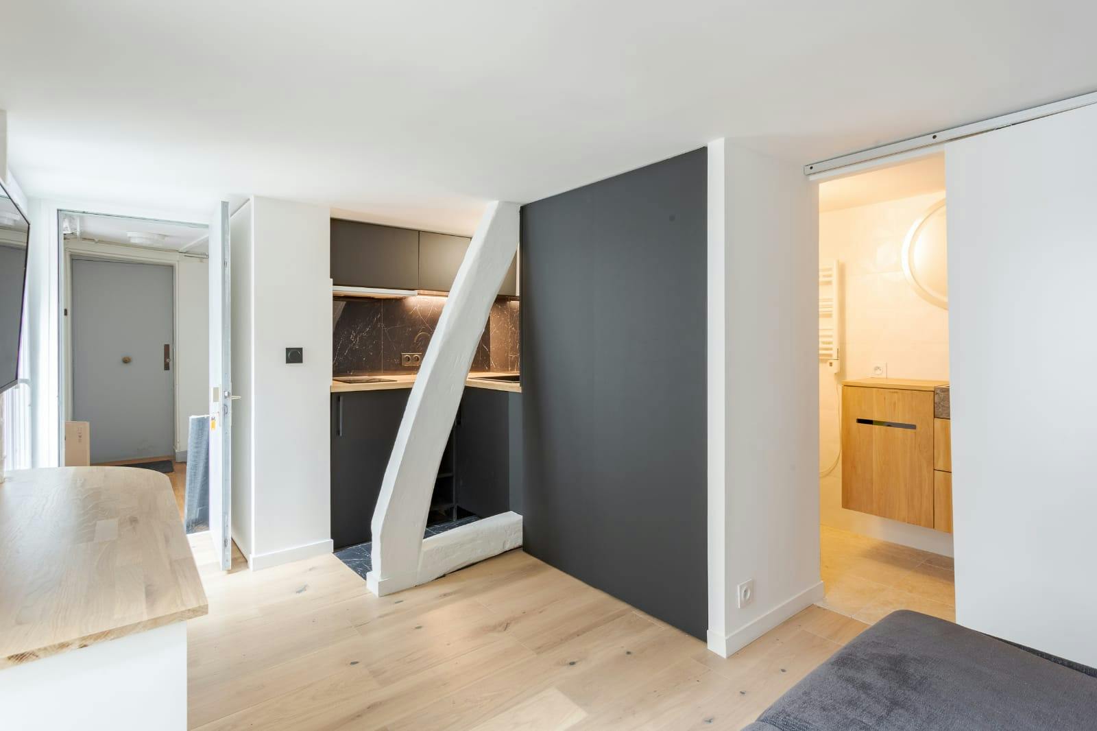 découvrez nos services professionnels de peinture pour appartement, offrant qualité et finition impeccable pour rafraîchir votre intérieur.
