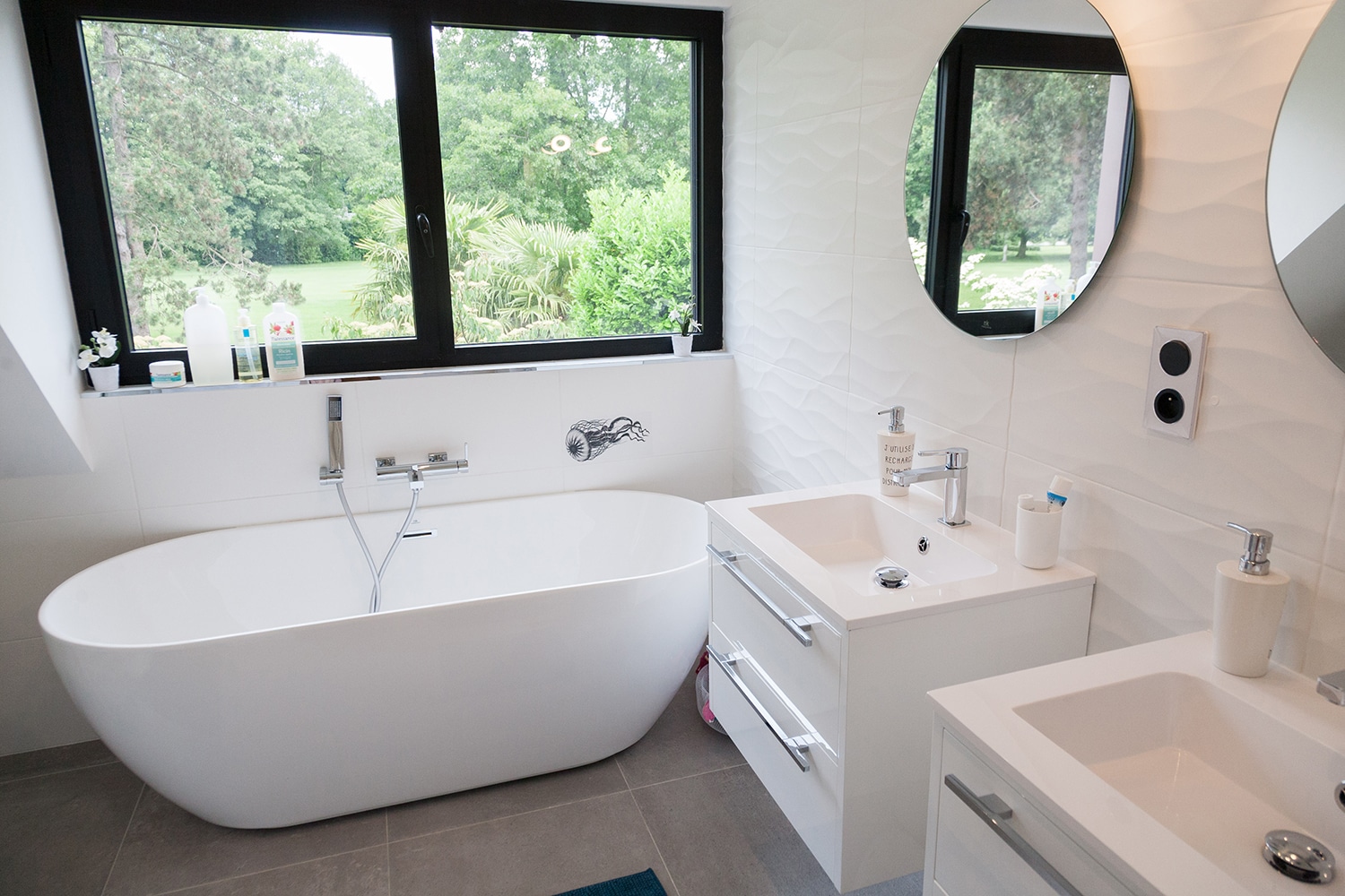 découvrez les prix des architectes pour la rénovation ou la création de votre salle de bain. obtenez des conseils et des estimations claires pour votre projet.