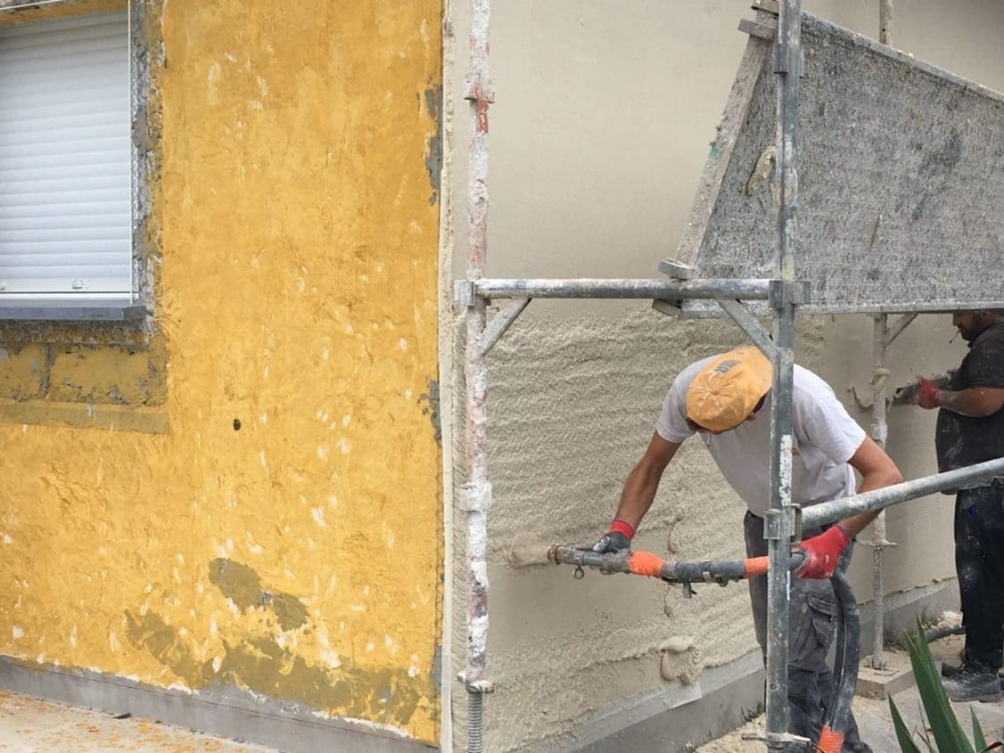 découvrez les tarifs pour un ravalement de façade de 100m², conseils et estimation des coûts pour donner un coup de neuf à votre façade.