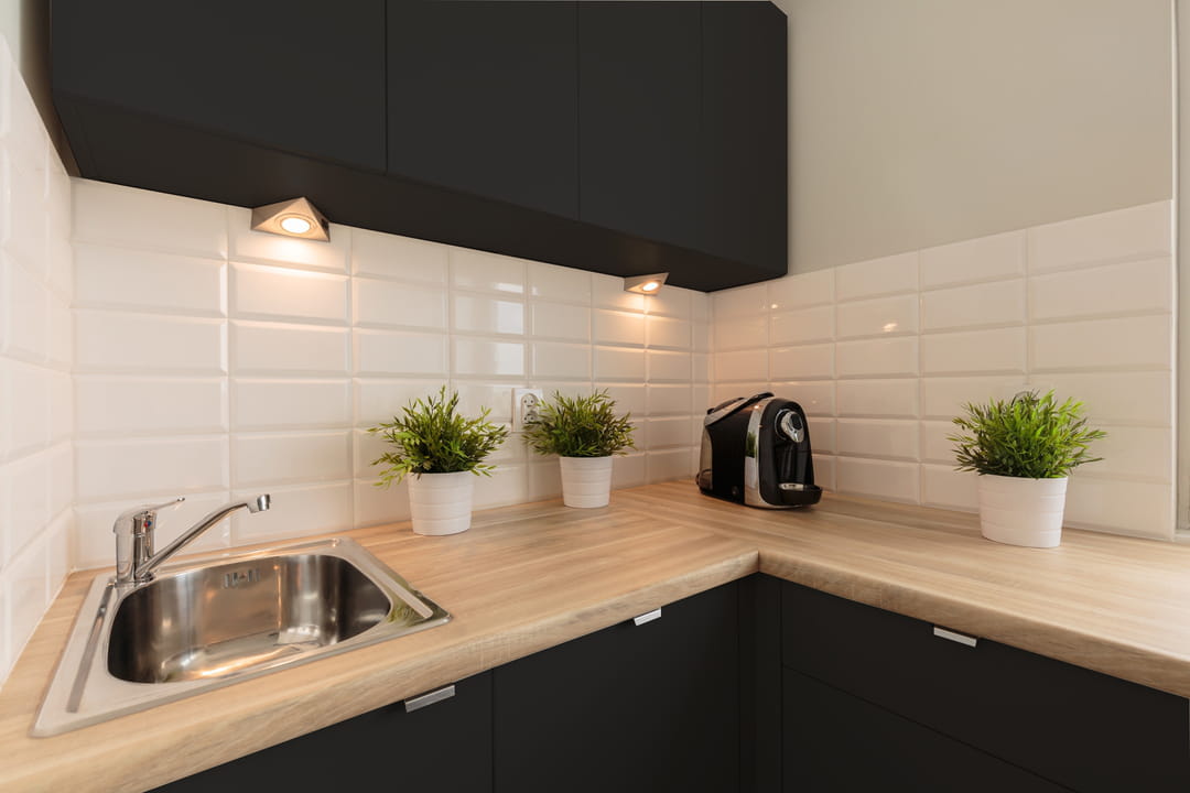 découvrez des solutions abordables pour la rénovation de votre cuisine, alliant qualité et prix compétitifs pour un espace moderne et fonctionnel.