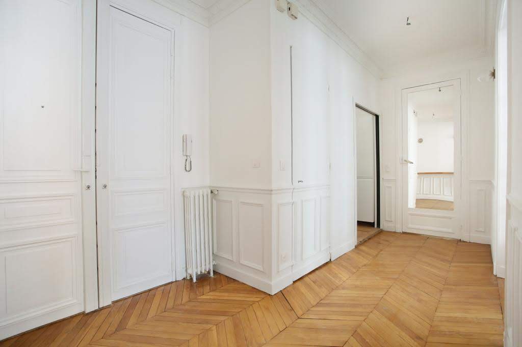 découvrez les prix de la rénovation à paris : estimation des coûts, conseils pour économiser et choix d'artisans qualifiés pour vos travaux de rénovation.