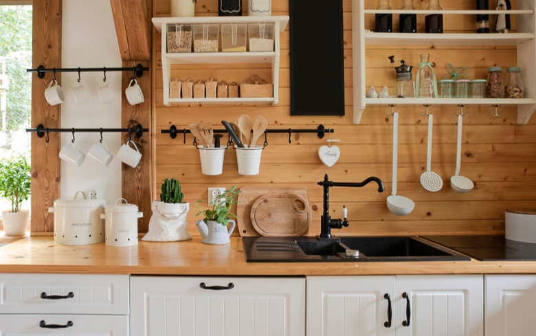 découvrez nos conseils et astuces pour une rénovation de cuisine économique. réalisez une transformation moderne et fonctionnelle sans dépasser votre budget. idées, matériaux et solutions malines à petit prix.