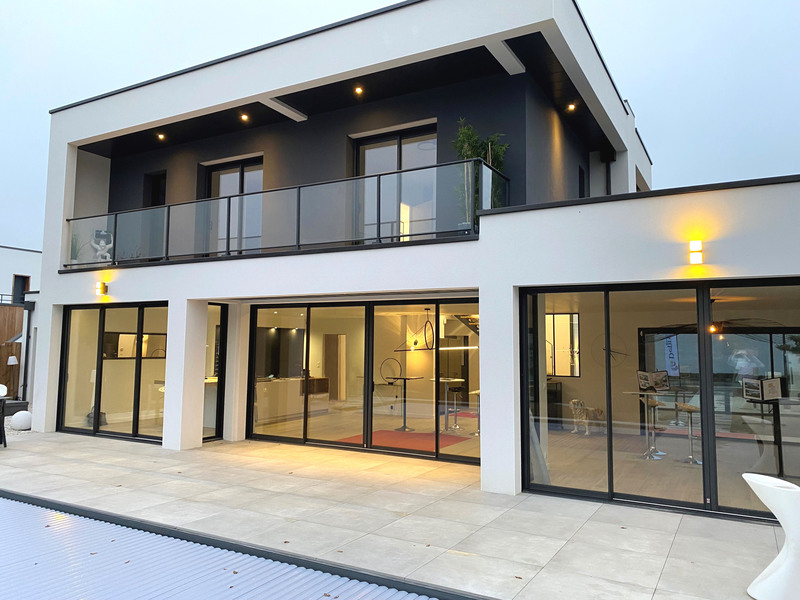 découvrez nos conseils et solutions pour la rénovation électrique de votre maison : sécurité, conformité, mises aux normes et astuces pour moderniser votre installation électrique avec succès.