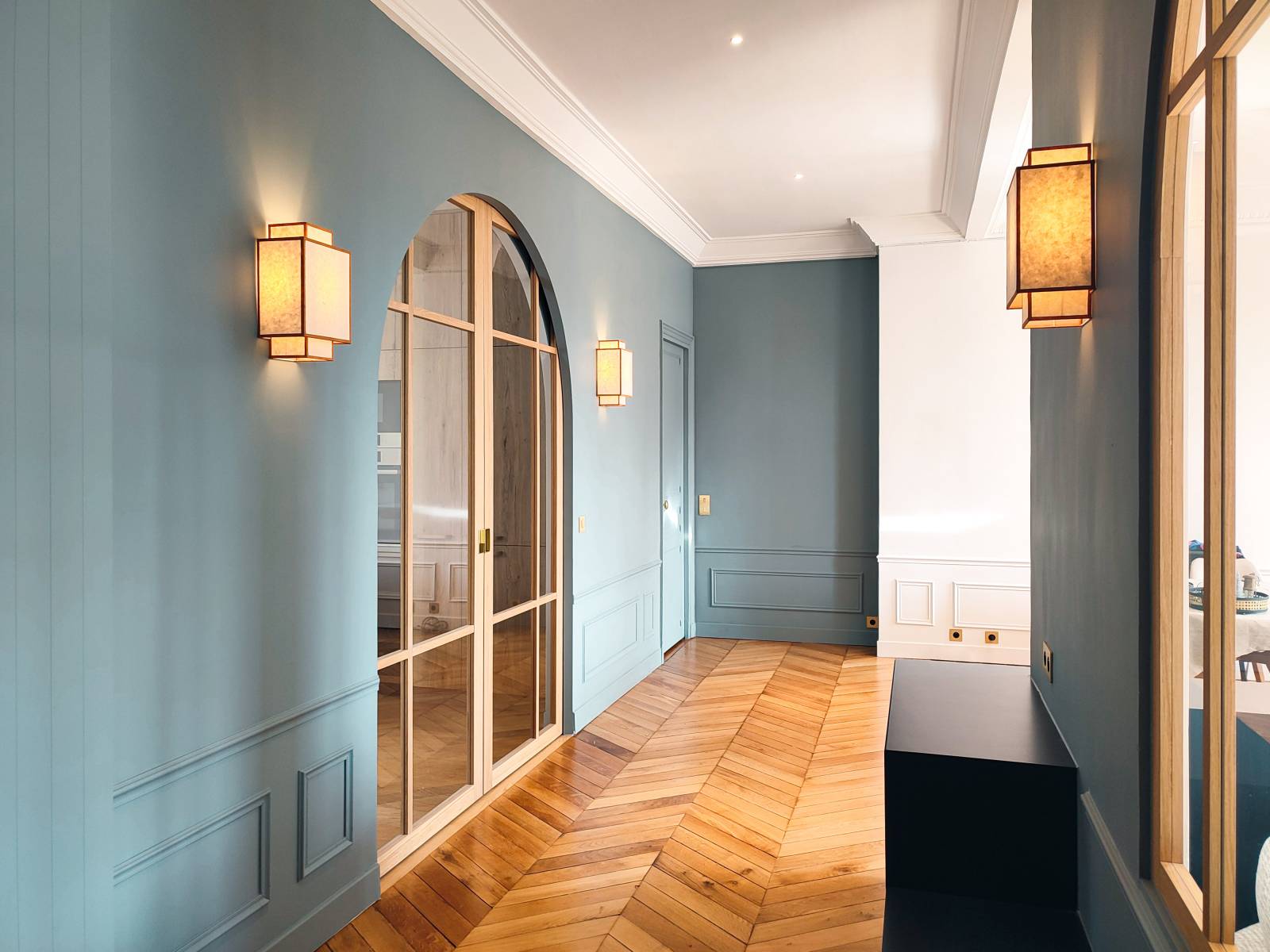 découvrez notre service de rénovation élégante pour appartements haussmanniens à paris, alliant charme traditionnel et modernité pour sublimer votre intérieur.