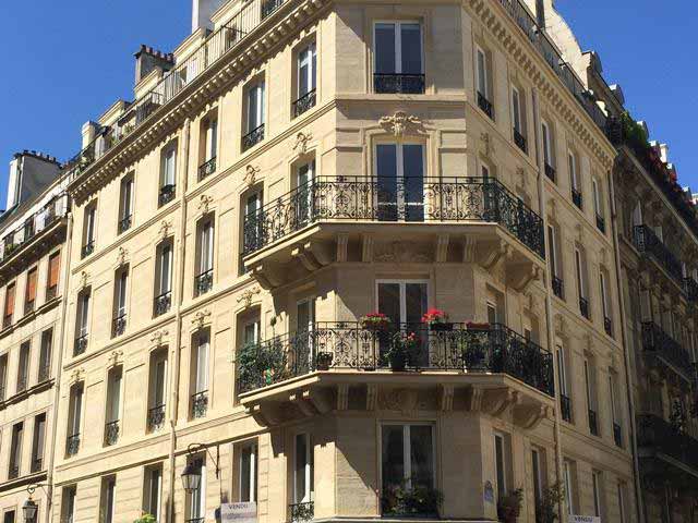 découvrez comment la rénovation de votre maison à paris peut maximiser sa valeur et optimiser votre investissement immobilier grâce à des travaux de qualité.