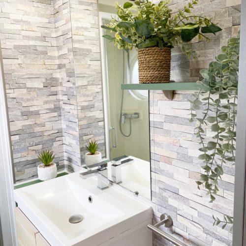 découvrez nos conseils et inspirations pour la rénovation de salle de bain : idées déco, choix des matériaux et étapes clés pour transformer votre espace en un lieu moderne et fonctionnel.