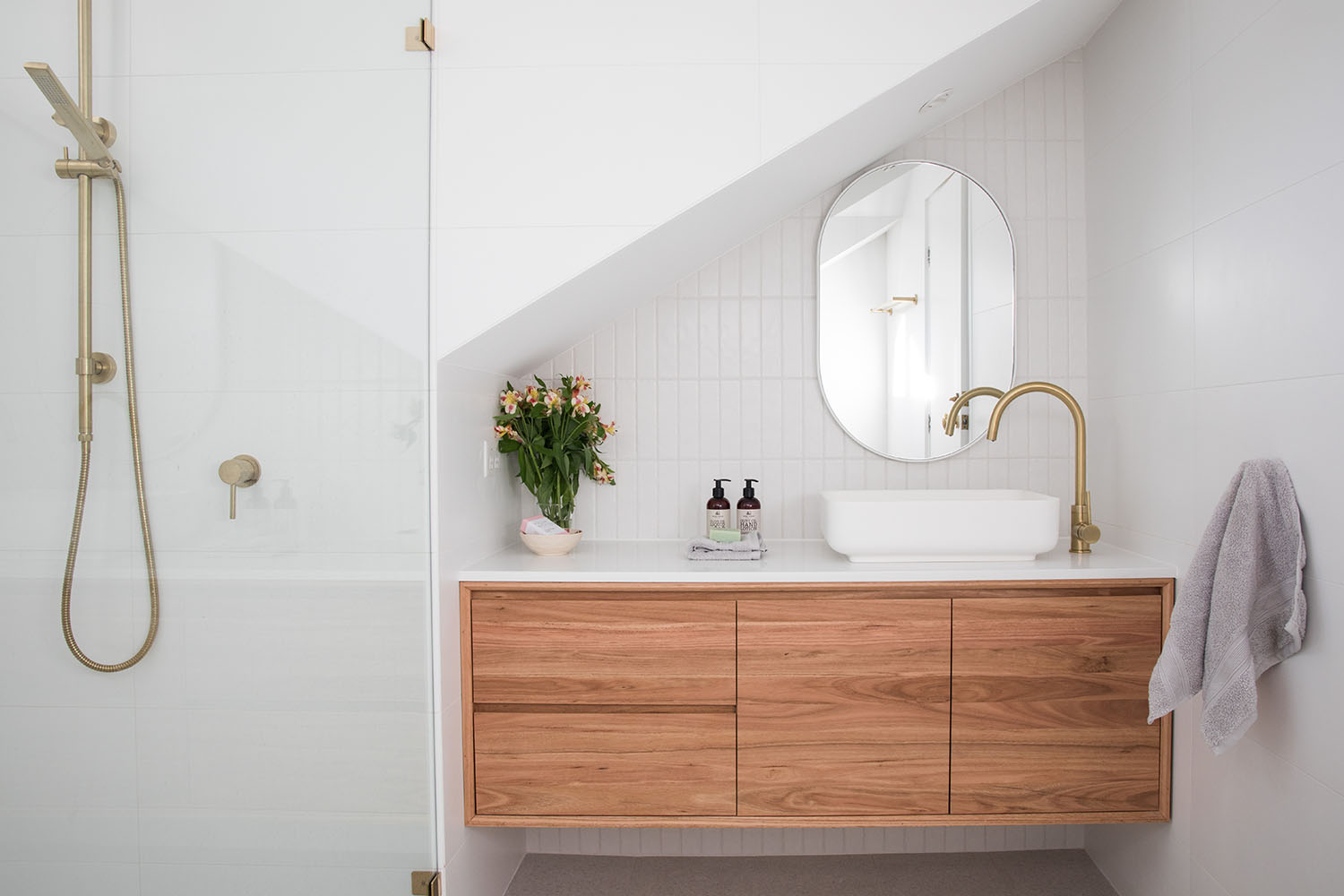 vous cherchez à rénover votre salle de bain dans le 94 ? découvrez nos services sur-mesure pour moderniser et optimiser votre espace, avec accompagnement personnalisé et devis gratuit !