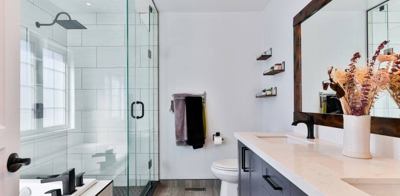 découvrez nos conseils et astuces pour réussir la rénovation de votre salle de bain avec un budget maîtrisé. idées, prix et solutions pour transformer votre espace sans vous ruiner !