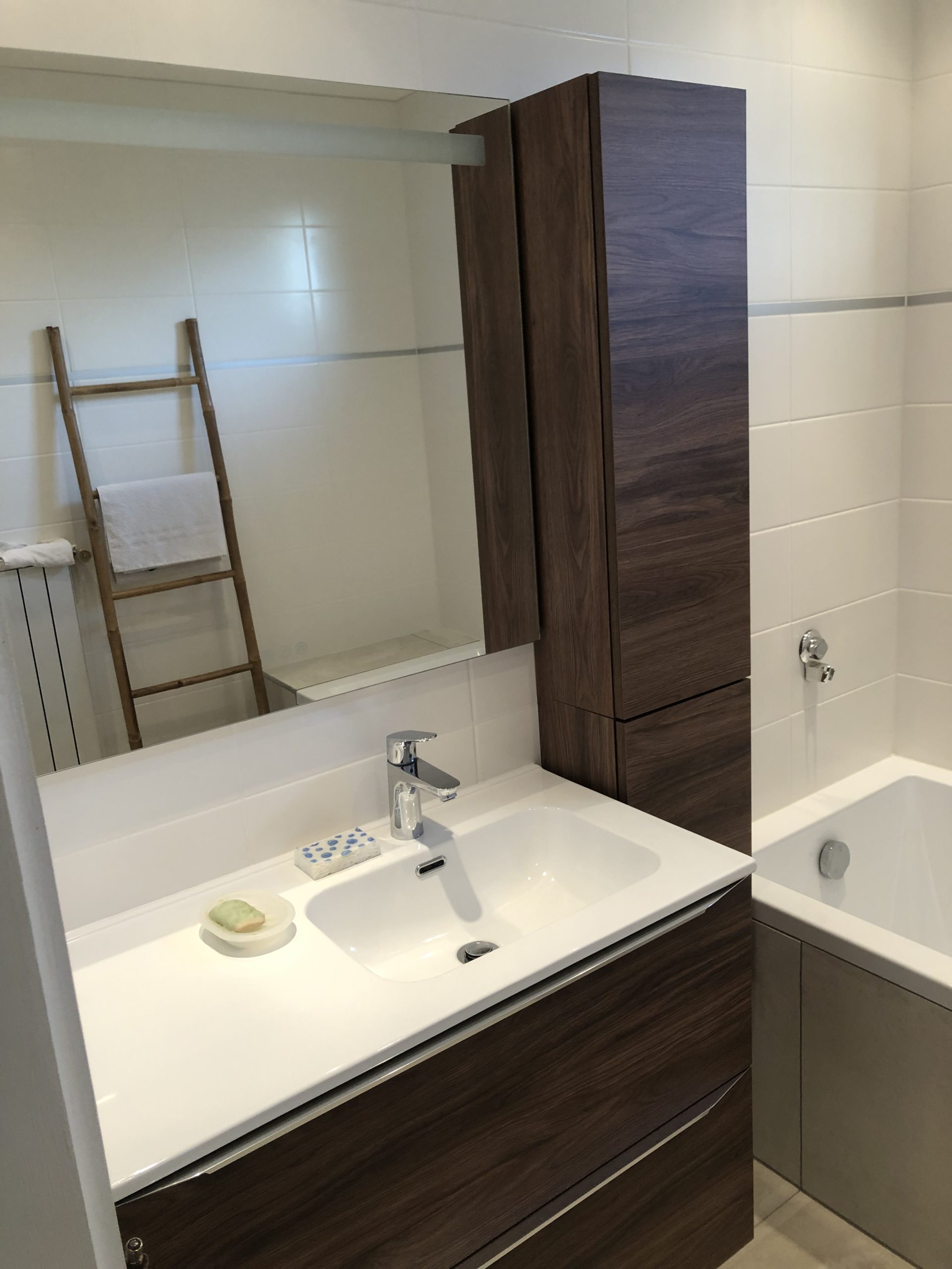 découvrez nos services de rénovation de salle de bain à montgeroult alliant design moderne et solutions écoresponsables pour un espace durable et esthétique.