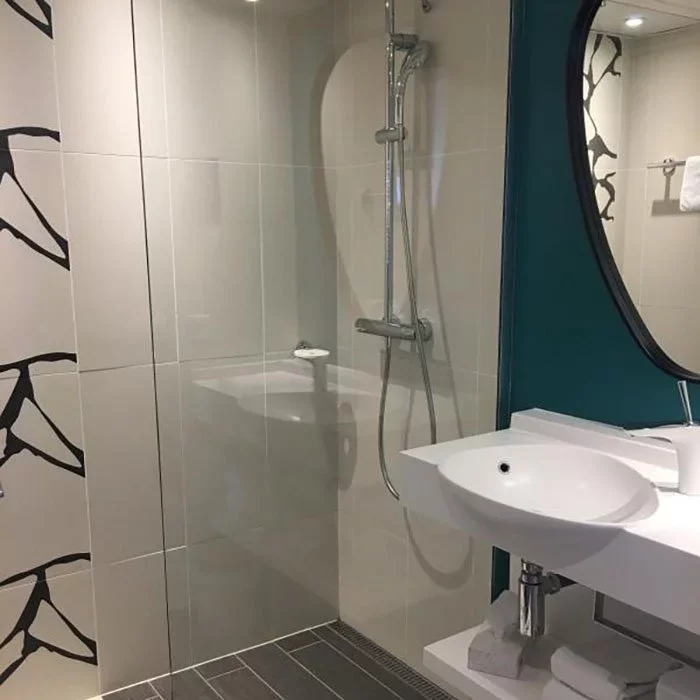expert en rénovation de salle de bains à paris 75019, nous transformons votre espace avec des solutions modernes et personnalisées pour un résultat élégant et fonctionnel.
