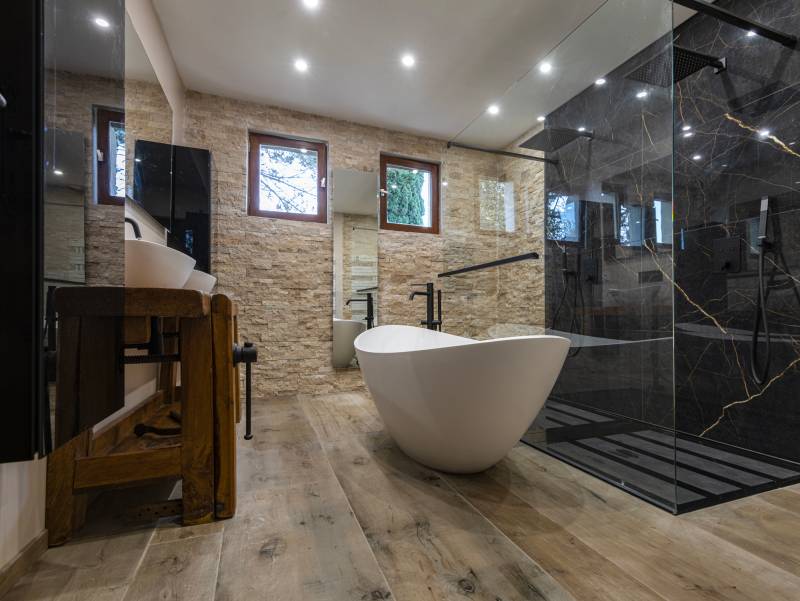 découvrez comment rénover votre salle de bain haut de gamme avec un artisan professionnel pour un espace élégant, fonctionnel et personnalisé, alliant qualité et savoir-faire.