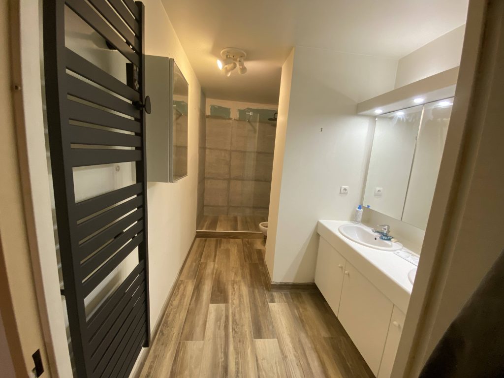 découvrez nos conseils experts pour réussir la rénovation de votre salle de bains en île-de-france. idées design, matériaux, et professionnels à votre service pour un projet réussi.